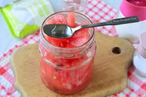 Remove the jars and pour vinegar. 0.5 tsp in every 0.5 liter jar.