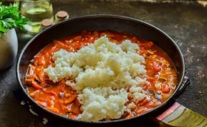 Add rice to the pan, stir and simmer with cover for 25 minutes.