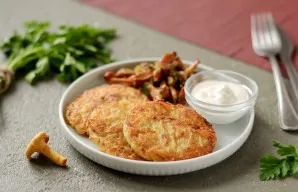 Serve pancakes warm with sour cream, with a good appetite!