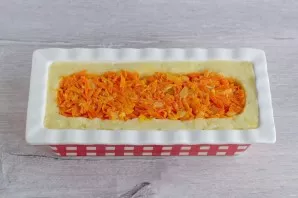 And the last layer carrots-onions. Press it with a spoon and put it in a preheated oven to 180 degrees and bake for about 30 minutes.