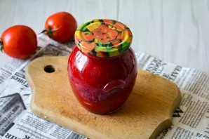 Screw on the lids and leave to cool.