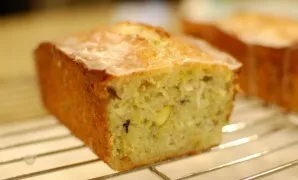 Transfer the cake from the oven to the cooling grill, pour the already cooled cake with the prepared frosting. Serve the cake cooled.