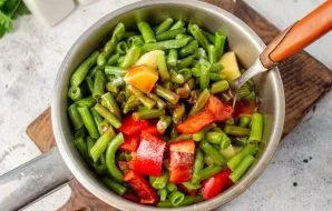 Pour in the tomato juice. Bring to a boil and simmer over low heat for 25-30 minutes.