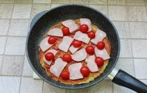 On top of the ham put cherry or ordinary chopped tomatoes.