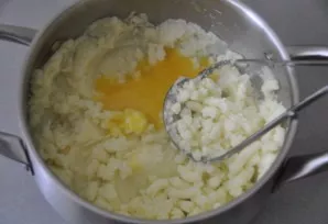Add two egg yolks and mix well.