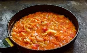 Simmer everything together for 60-70 minutes over low heat. At the end of the stew add two tablespoons of vinegar and turn off the fire, ...