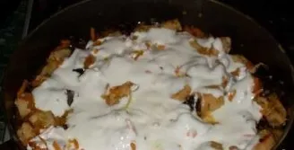 Dilute the sour cream a little with water or milk and pour it over the rabbit and vegetables. Simmer covered over low heat for about 30 m...