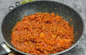 Simmer the sauce for 20 minutes over low heat, add chopped garlic at the end of cooking.