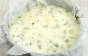 Fill with yogurt and put in the refrigerator for 1 hour.