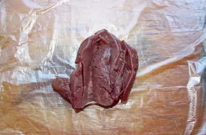 Cut the turkey liver a little, as if opening it.