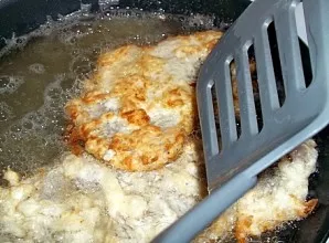 Heat vegetable oil in a pan. There should be quite a lot of it. Put the meat there and fry over medium heat until cooked. Then pork chop ...