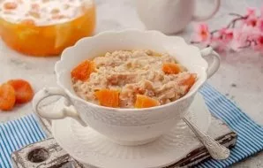 Immediately serve the prepared porridge to the table. If desired, put a piece of butter in it. Delicious!