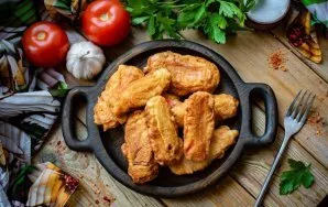 Transfer the prepared crab sticks first on paper towels, thereby removing excess oil, and then to the serving plate. Serve hot or slightl...