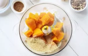 Put the boiled pumpkin in a blender bowl (after draining the water), add brown sugar.