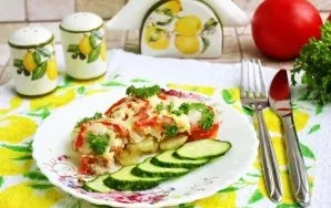 Serve hot with vegetables and pickled cucumbers.