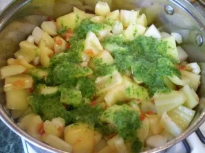 Add greens, salt, sugar, oil and vinegar. Mix everything thoroughly.