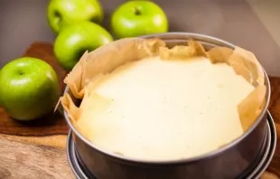 Bake for 25-30 minutes at a temperature of 190 degrees.