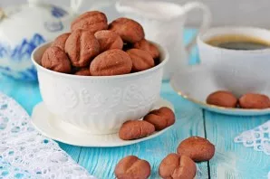 Serve with a cup of aromatic coffee or milk. Delicious!