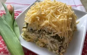 The salad is ready! You can let the salad stand or serve immediately. Enjoy your meal!