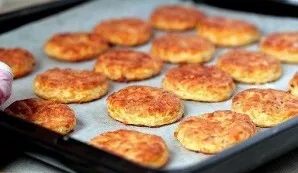Then remove the baking sheet and let the cookies cool.