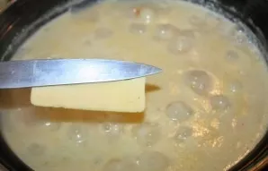 At the end put a piece of butter. Remove the soup from the stove, let it splash under the lid for 15 minutes.