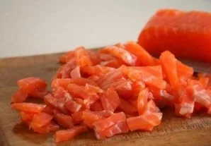 Cut the salmon into pieces.
