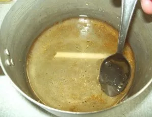 Soak gelatin in cold water and, when swollen, heat until completely dissolved.