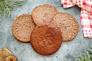 Cut the cooled cake into four parts.