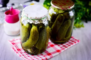 Store in a dark pantry in an apartment or basement. The yield is two jars of 1 liter. Good luck preparing!