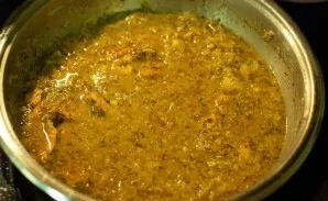 First, cook over high heat for about 5 minutes, bring to a boil.