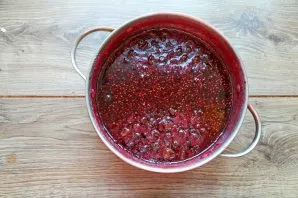 Put the pot on medium heat and bring to a boil. Then reduce the heat and simmer for 15 minutes, scraping off the foam. Remove the jam fro...