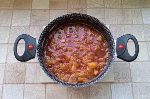 Boil the jam for another 3-4 minutes and turn off.