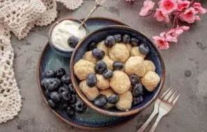 Shake the prepared dumplings into a sieve, let the liquid drain. Transfer to a suitable plate and serve hot with sour cream, natural yogu...