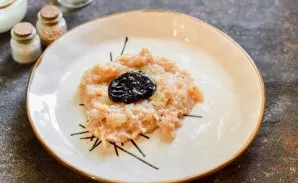 Form cutlets - make a meat pancake, put a couple of pieces of plums in the center.