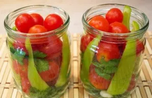 Put the tomatoes on the parsley again to the very top.