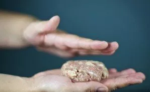 With wet hands, take a small amount of minced meat.