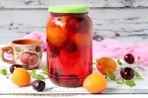 Apricot and cherry compote is ready!