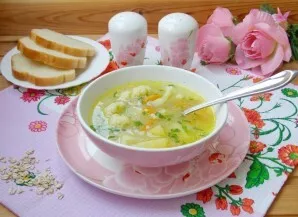 Soup with cauliflower and oatmeal is ready.