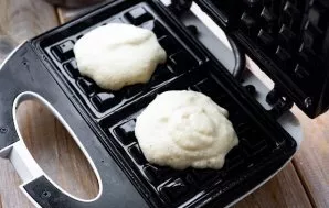 Turn on the electric waffle to heat up, grease the work plates with a thin layer of vegetable oil with a silicone culinary brush. I usual...