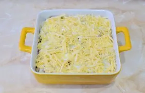 Sprinkle the top abundantly with grated cheese. Place the tin in the oven, preheated to 190 degrees, for about 45-60 minutes. Follow your...