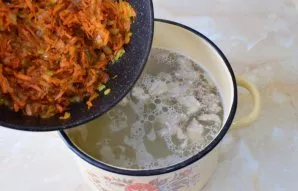 Put all the fried vegetables in a saucepan.