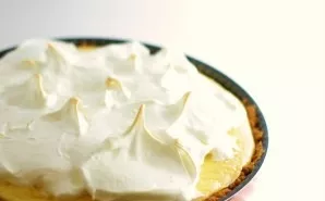 Beat the proteins well. About 7-10 minutes. Gradually add sugar. Place on the cake and bake in the oven for another 7-10 minutes. Then le...