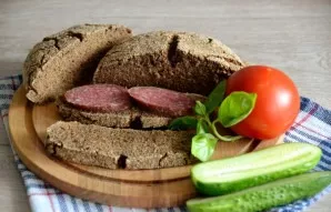 The weight of such a loaf is 440 grams.