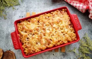 Sprinkle the top with grated cheese and place in an oven with 180 degrees of heat for 20 minutes. Remove the casserole and let cool sligh...