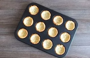 Remove the finished cupcakes from the oven and let cool.