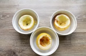 Pour 2 tablespoons of water into baking dishes and add apples. Place in a hot oven and bake for 10 minutes at a temperature of 180 degrees.