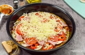 Sprinkle everything with grated cheese and place in the oven. Bake keto pizza for 15-20 minutes.