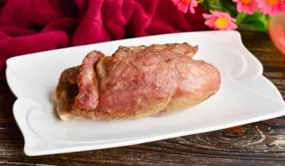 Pork roll with vegetables is ready! Delicious!