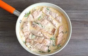 Put the fish on top of the spinach, reduce the heat and simmer for 5 minutes, covered with a lid. After that, the dish can be served at t...