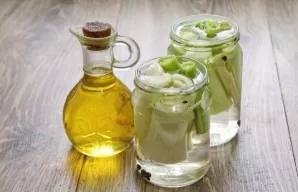 Pour the jars with boiling marinade, leave 2 centimeters from the top. Pour in vegetable oil and immediately roll up.